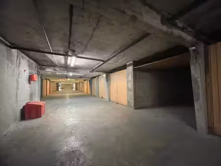 garage / box