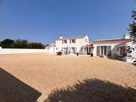 vente maison à puyravault (85450) : à vendre / 184m² puyravault