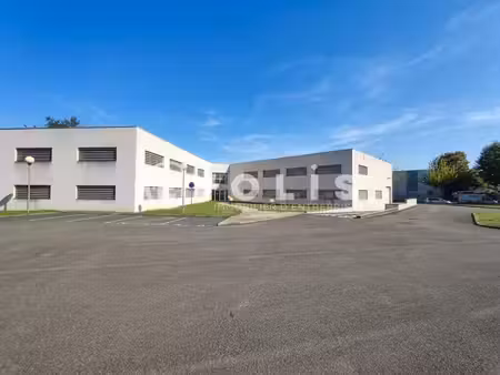 location bureaux 94 m² à 303 m²