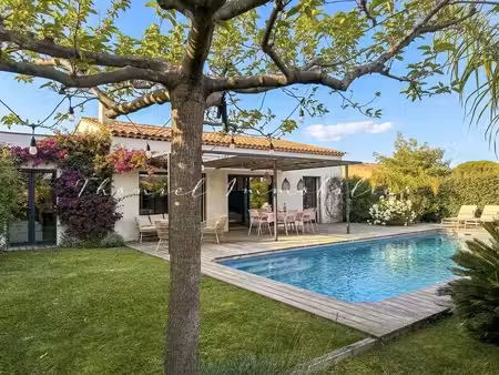 villa contemporaine avec piscine  de plain-pied et proche des plages de grimaud