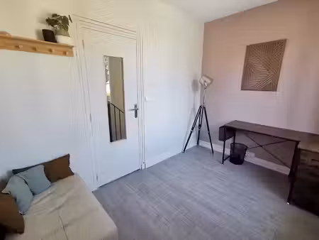 location locaux professionnels 1 pièce 8 m² à vexin-sur-epte (27630)  242 €