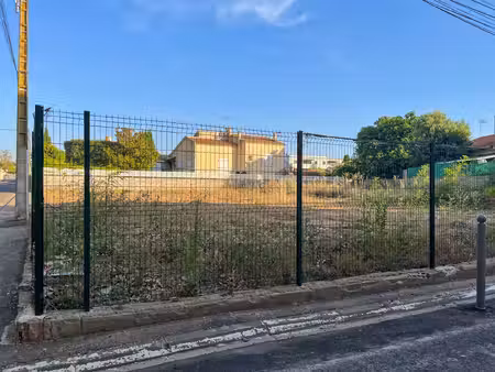 terrain constructible viabilisé d'environ 283m²