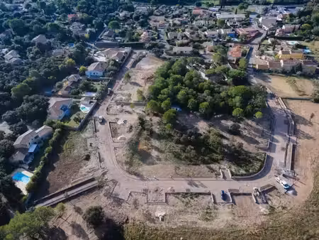terrain à bâtir de 685 m² à aujargues (30)