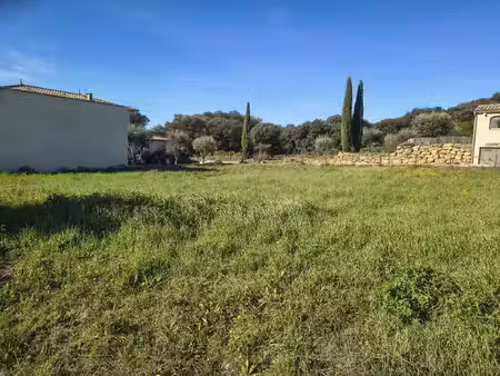terrain à bâtir de 700 m² à castillon-du-gard (30)