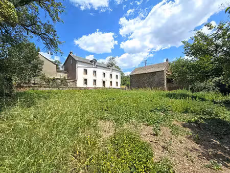 corps de ferme avec maison  appartement et dépendances - durenque