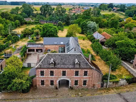 magnifique propriété de caractère sur son terrain de 78 ares