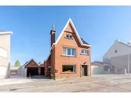maison 3 façades avec 3 chambres  garage et jardin
