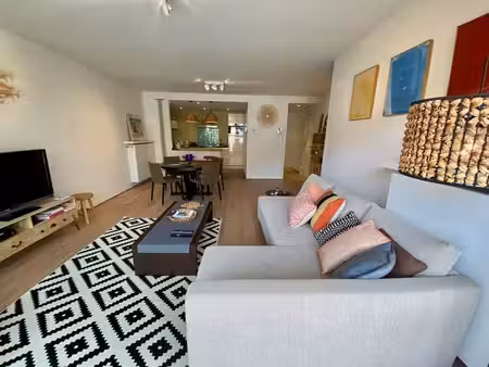 meublé: appartement très confortable et parfaitement entret