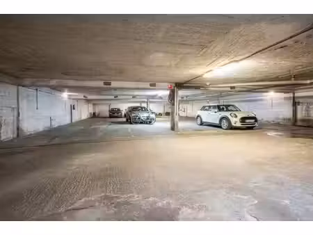 place de parking de 3 mètres de large à louer (voiture+vélo)