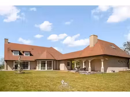 villa de standing prête à emménager sur 3.001 m² dans un cad