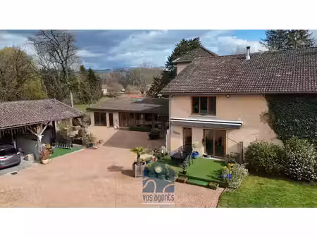 propriété 6 pièces avec piscine  box à chevaux  garage  hangar et grand terrain