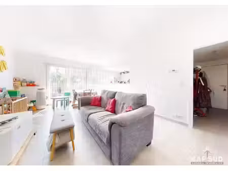 appartement 2 chambres  parking  cave proche de la gare
