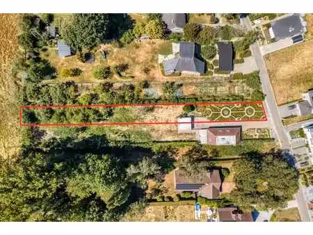 terrain à bâtir dans un quartier résidentiel pour une 3 faç.