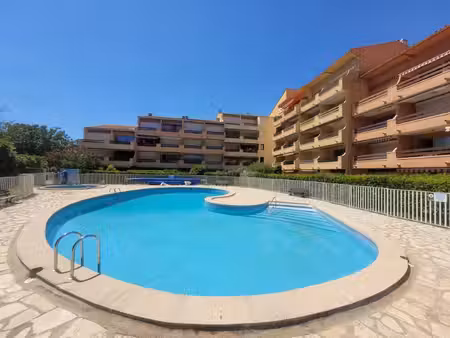 résidence avec piscine  ascenseur  studio loggia 20 08m2 car