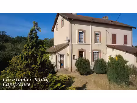 maison dans un hameau calme  4 chambres sur un terrain de 246 m²