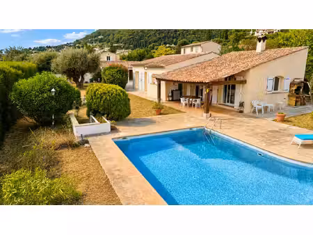 maison individuelle - plain pied - piscine - proche écoles