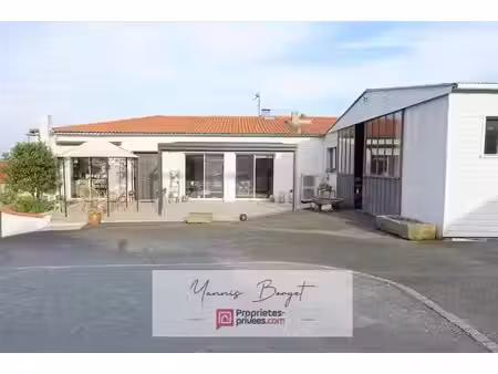 ensemble immobilier avec double habitation - coeur de bourg de chavagnes-en-paillers