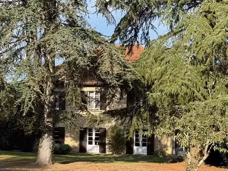 maison de caractère de 230 m² avec jardin d’agrément de 1 900 m² et terrain attenant...