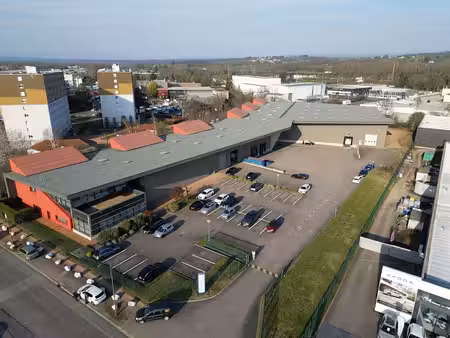 exclusivité local d'activités de 5 650 m²
