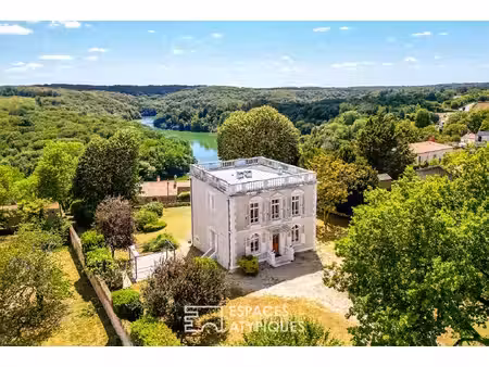 propriété bourgeoise d'exception avec sa maison d'amis et ses terrains constructibles