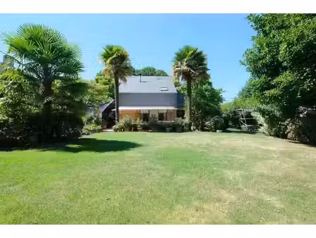magnifique villa 4 façades avec jardin et garage !
