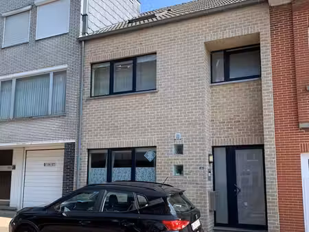 maison avec 5 chambres  2 sdb et grand jardin au centre