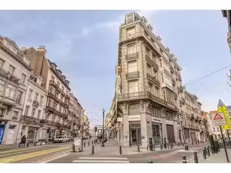 commerce d’angle sur dansaert – opportunité aaa