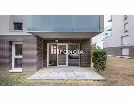 f3 en rdc avec terrasse privative / parking