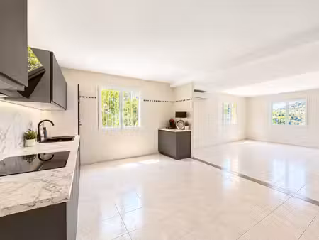 proche centre ville de vence appartement 3 pièces 85 m2 réno
