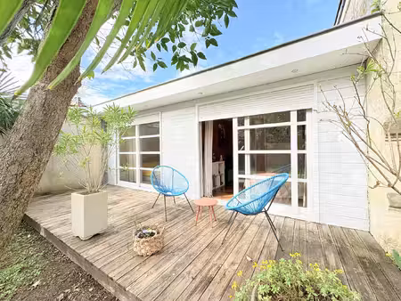 bordeaux saint-genès -- maison en pierre de 200 m2 avec jardi