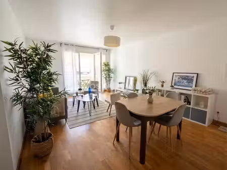 appartement 3 pièces de 67 m² avec loggia et parking