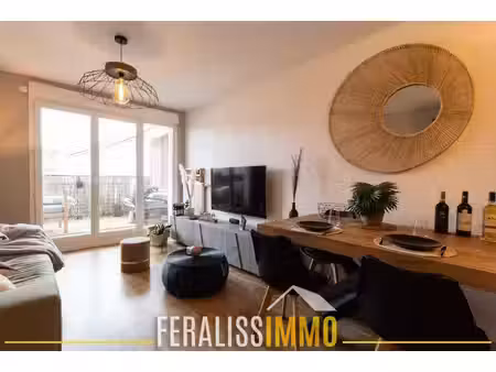 très bel f2 meublé avec goût dans une résidence récente!