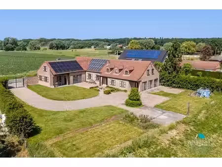 élégant manoir rénové dans un cadre rural privilégié à merch