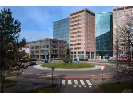 nice office to let
