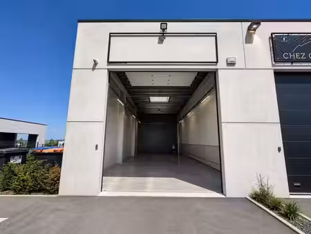 entrepôt de 98m² dans le zooning de assesse