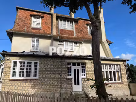 a vendre grande maison située à grandcamp maisy composée de 14 pièces principales