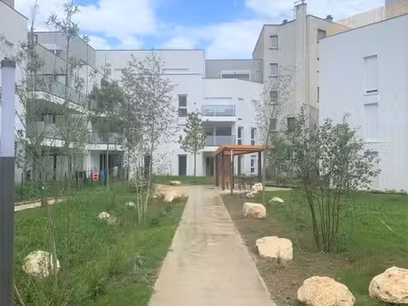 t4 avec balcons et double parking à noisy le sec
