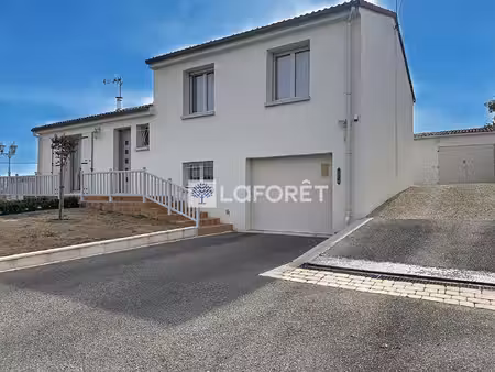 à 10 minutes de parthenay - maison chaleureuse de 110 m2 avec beaux espaces
