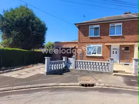 jolie maison semi-mitoyenne