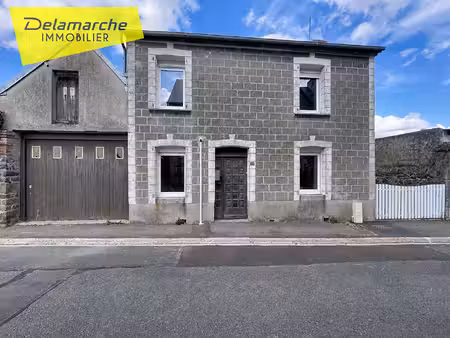 a vendre maison en pierre à rénover dans le bourg de cérences