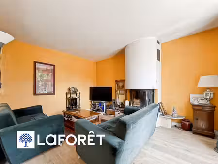 maison familiale 4 chambres  avec sous-sol total  garages et nombreux stationnements ? vir