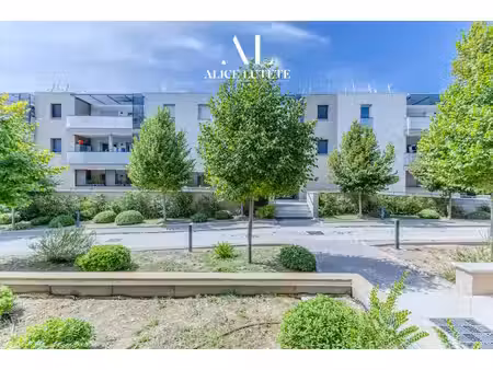 castel - t2 de 40 m² avec terrasse et parking