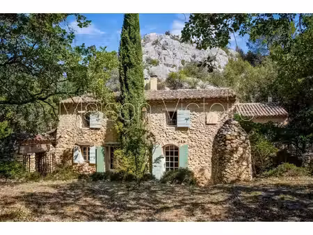 bergerie du 18e siècle au coeur de la provence sauvage.