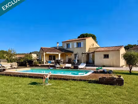 maison familiale avec 4 chambres  piscine et hangar
