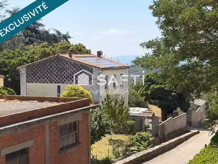 maison familiale avec 8 300 m² de terrain et dépendance