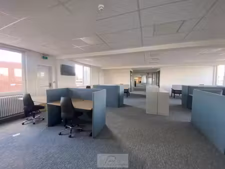 site d’entreprise stratégique avec espaces d’entreposage ...