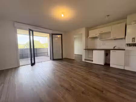 bordeaux bastide / avenue thiers -- t2 avec loggia et parking