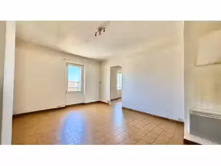 appartement t2/t3 à fort potentiel dernier étage centre-vi