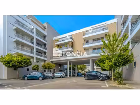 landerneau centre – beau t2 avec balcon  parking et ascenseur