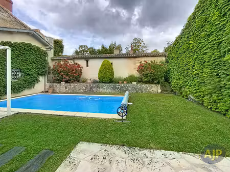 blanquefort  maison en pierres de taille 5 pièces 141 m2